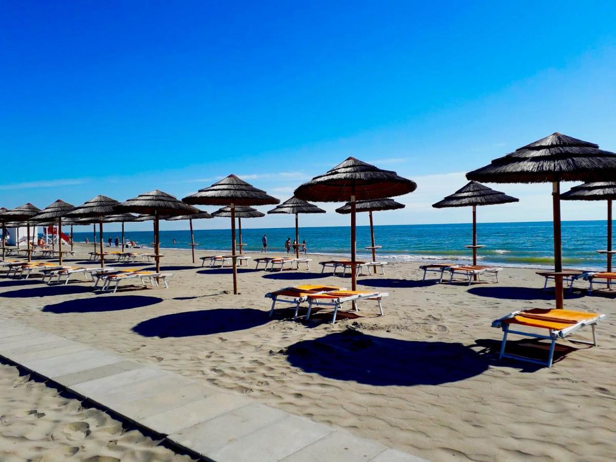Dena Chalets - Lido Di Spina At The Beach Exterior foto